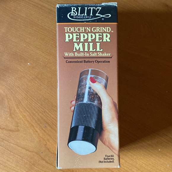 NIB ✨ Vintage Blitz Touch ‘N Grind Pepper Mill 🧂✨ - Picture 7 of 11